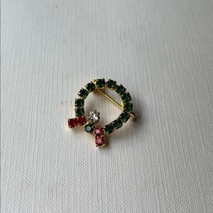 Christmas wreath brooch